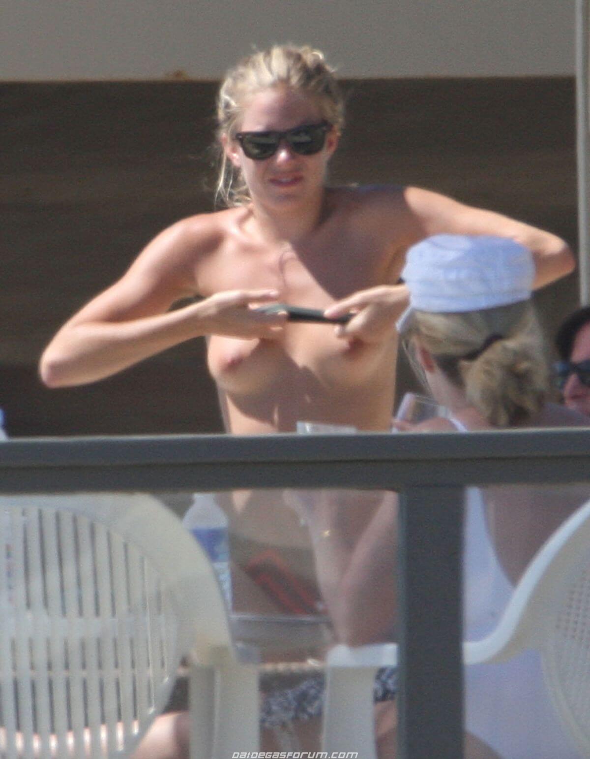 SIENNA MILLER sexy raccolta foto thread - DaiDeGas Forum