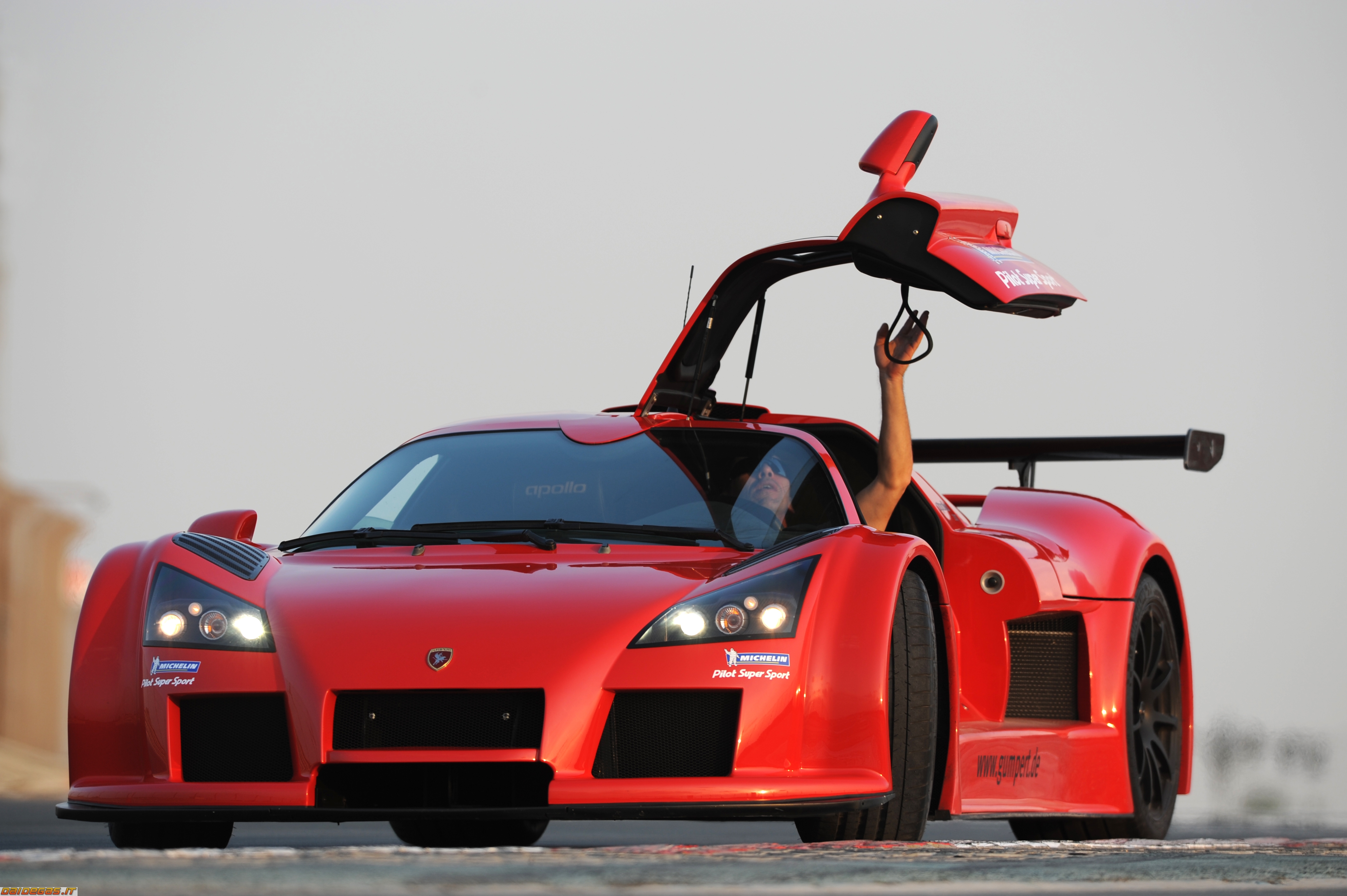 Car within. Гумперт Апполо спорт. Gumpert Apollo суперкар. Gumpert Apollo Sport 2010. Apollo Sport машина.