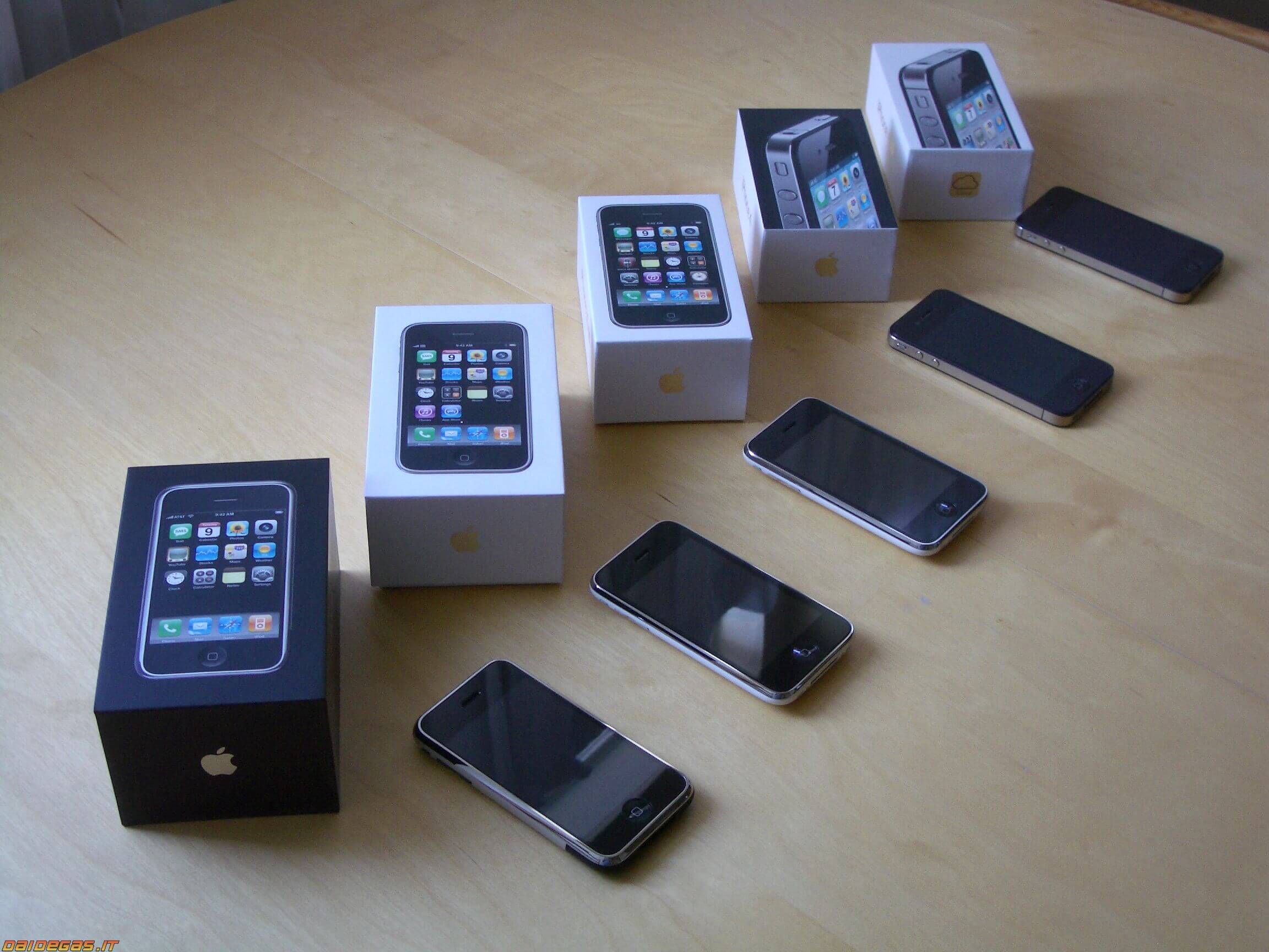 Много телефонов Apple
