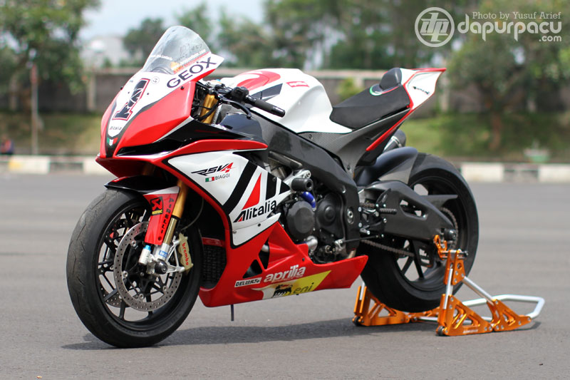 Aprilia RSV Custom