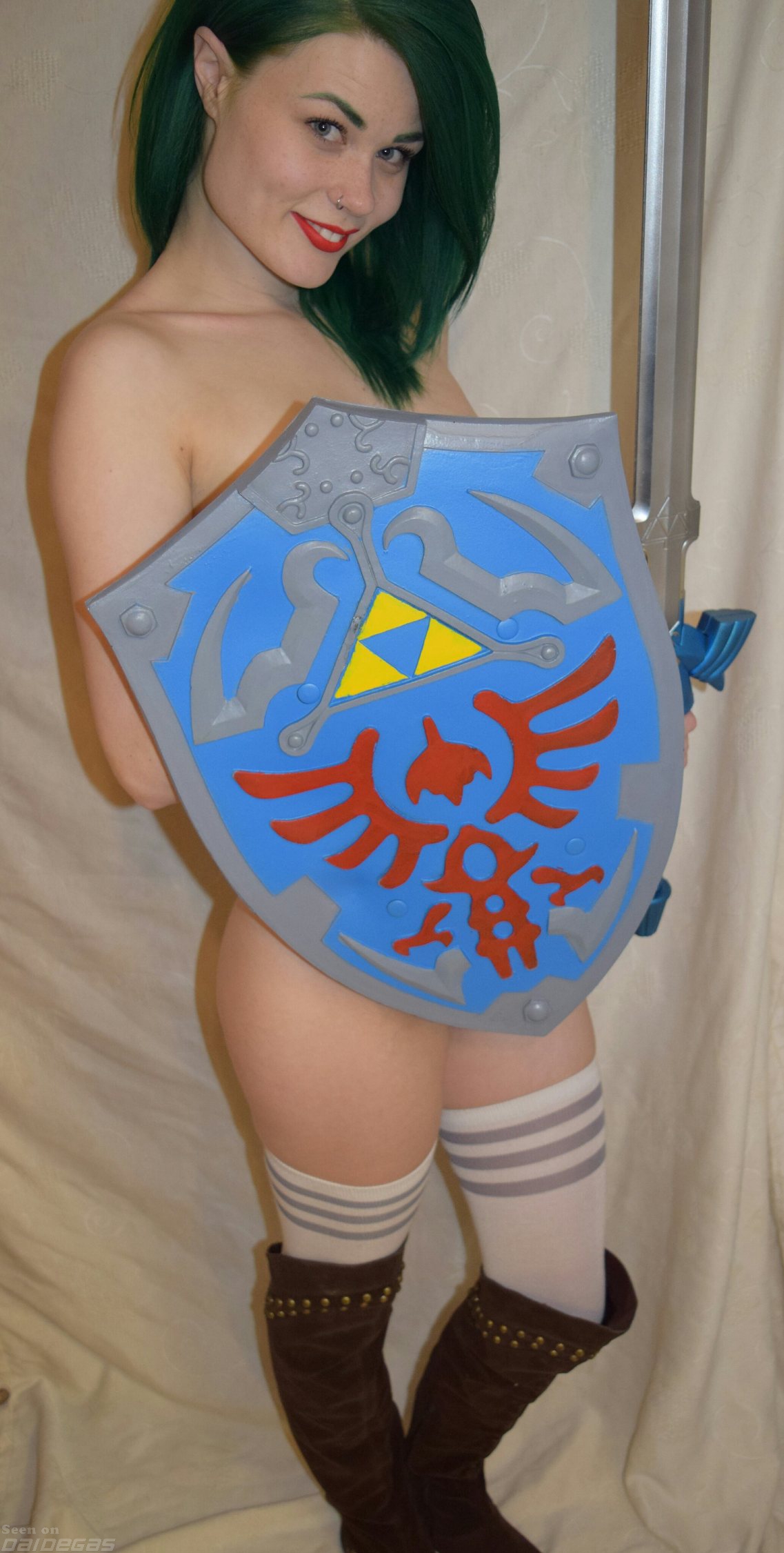 https://www.daidegasforum.com/images2/431/hot-zelda-cosplay-babe-1.jpg