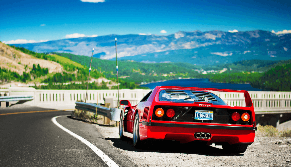 Ferrari f40 в гараже